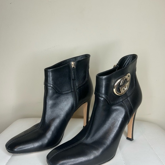 GUCCI Black Leather Booties with Large Gold GG Logo - Size 8 - Picture 3 of 5